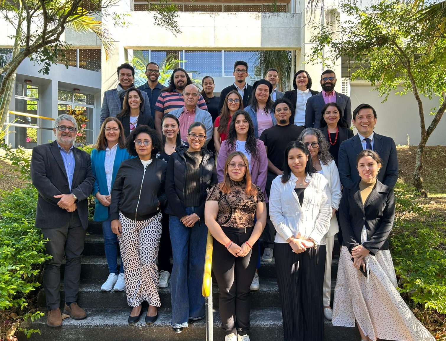 Autoridades y participantes de la capacitación